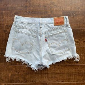 LEVI'S Wedgie Light Wash Button Fly Distressed High Waisted Jean Shorts Size 27